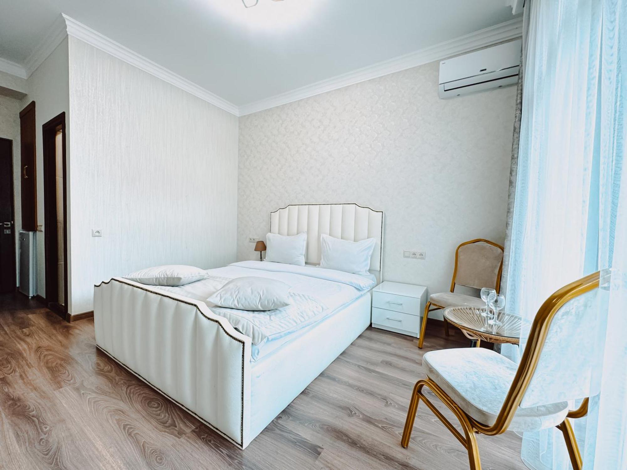 Armenia Hotel Yerevan Exterior foto