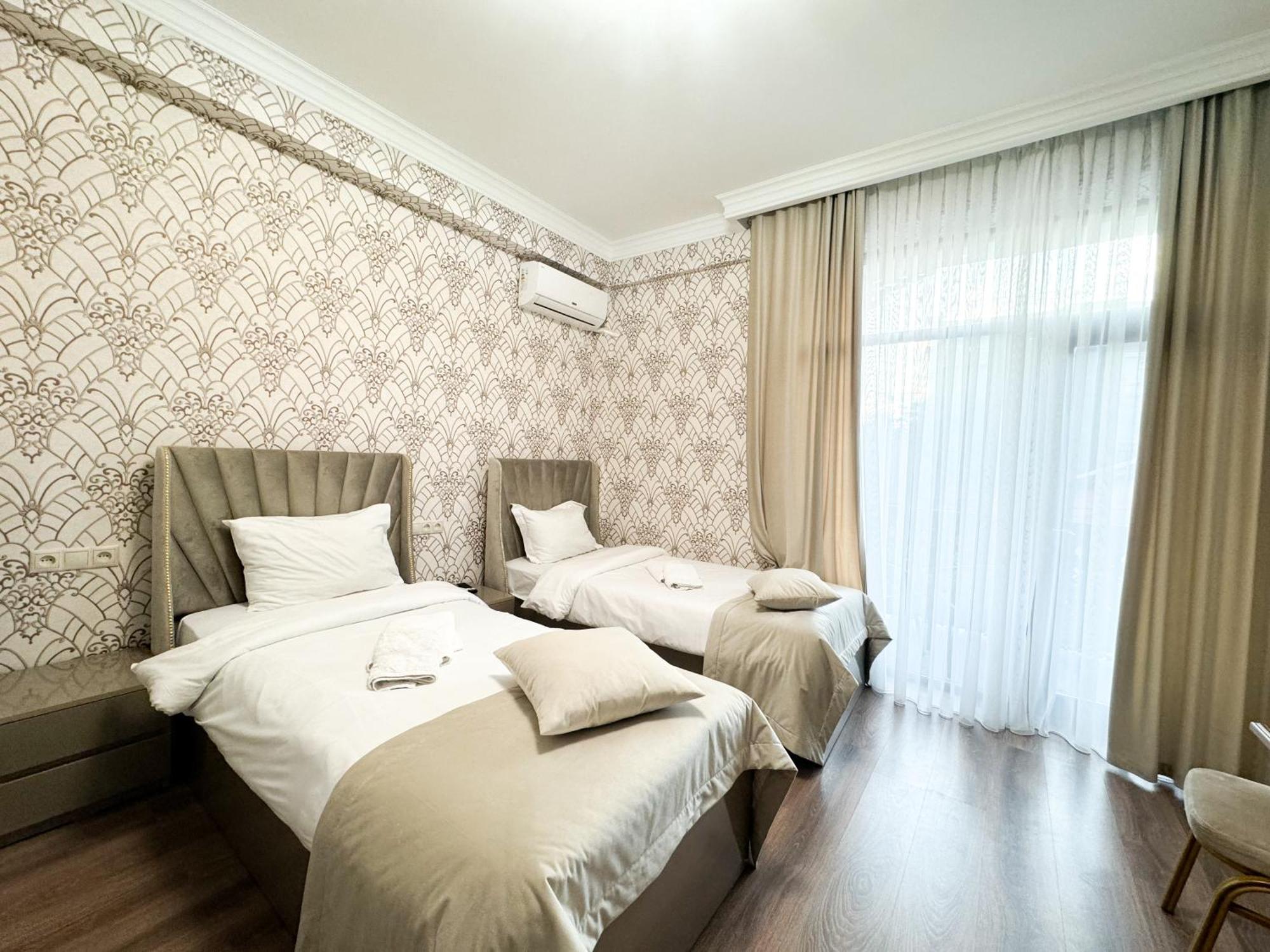 Armenia Hotel Yerevan Exterior foto