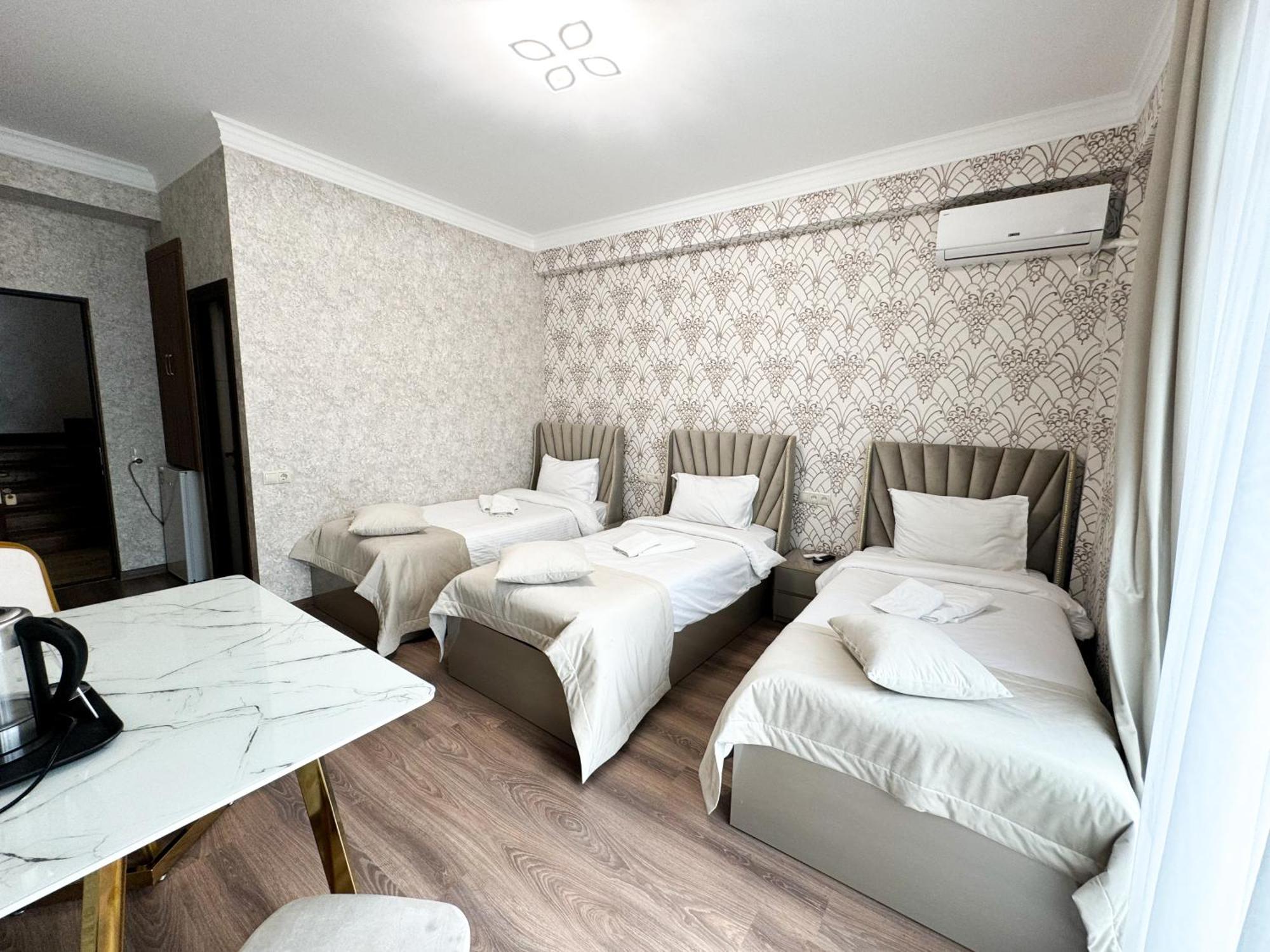 Armenia Hotel Yerevan Exterior foto