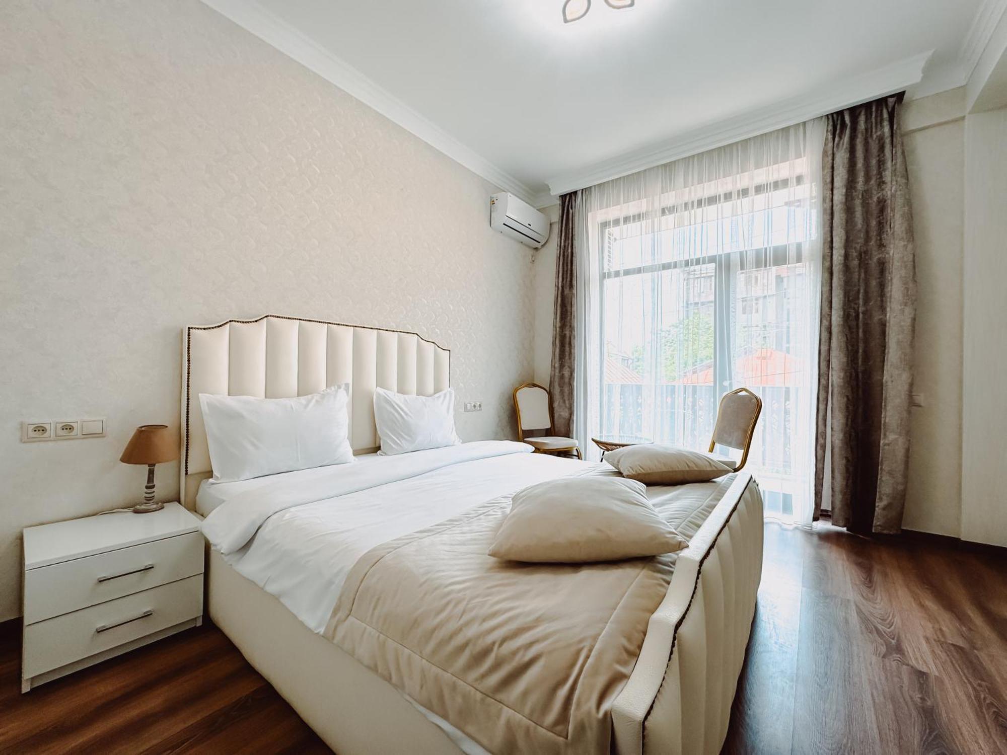 Armenia Hotel Yerevan Exterior foto