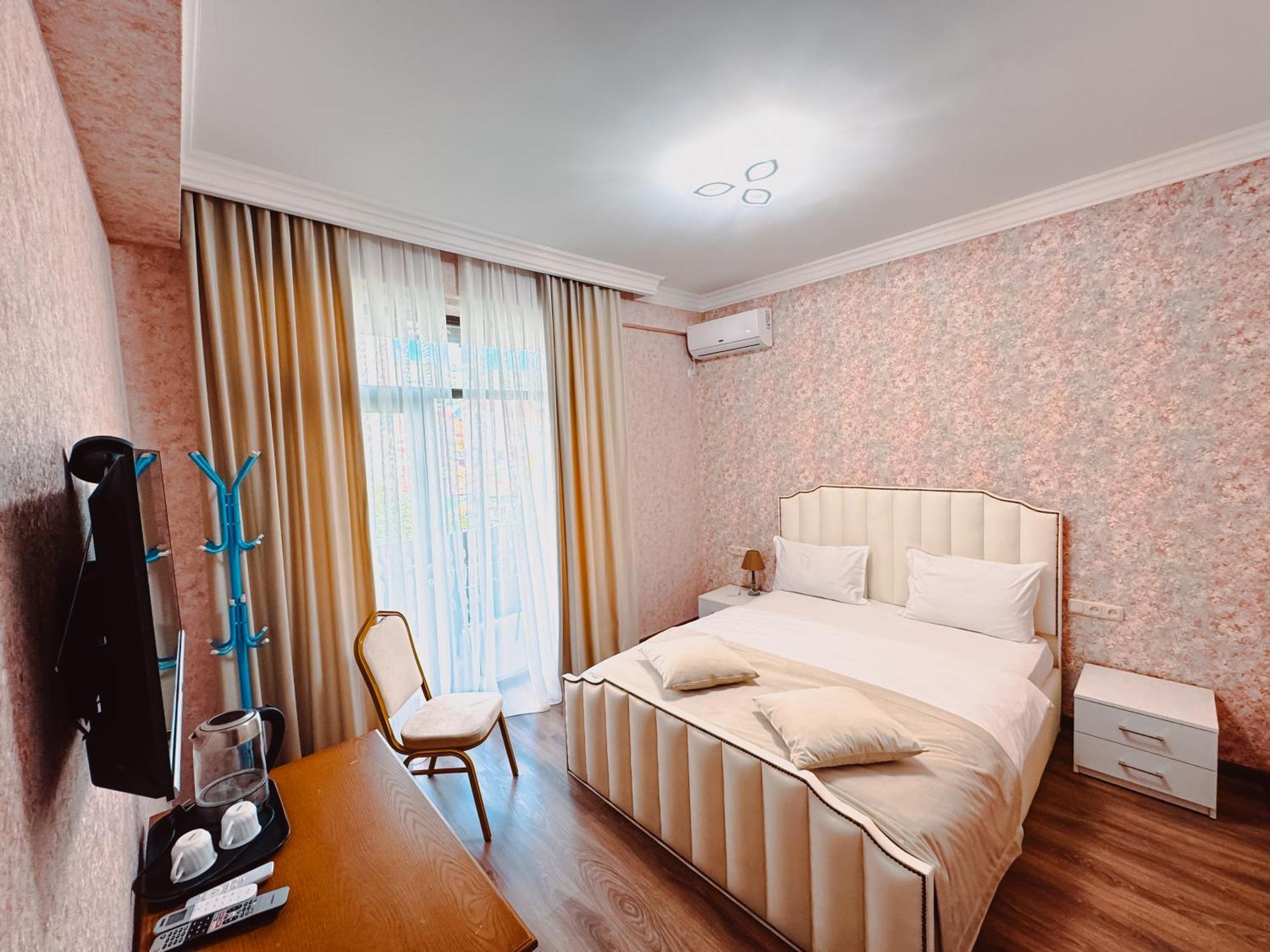 Armenia Hotel Yerevan Exterior foto