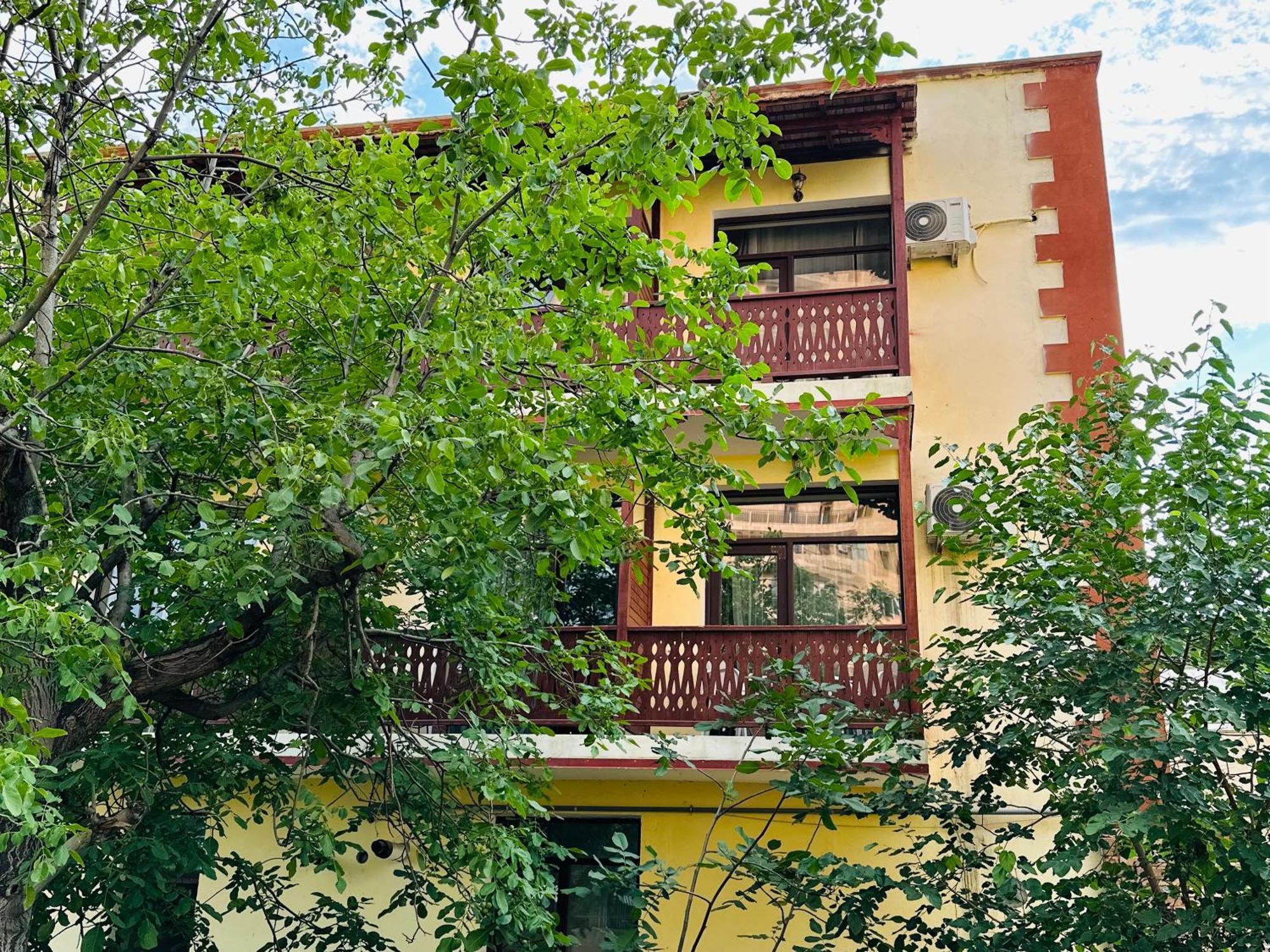 Armenia Hotel Yerevan Exterior foto