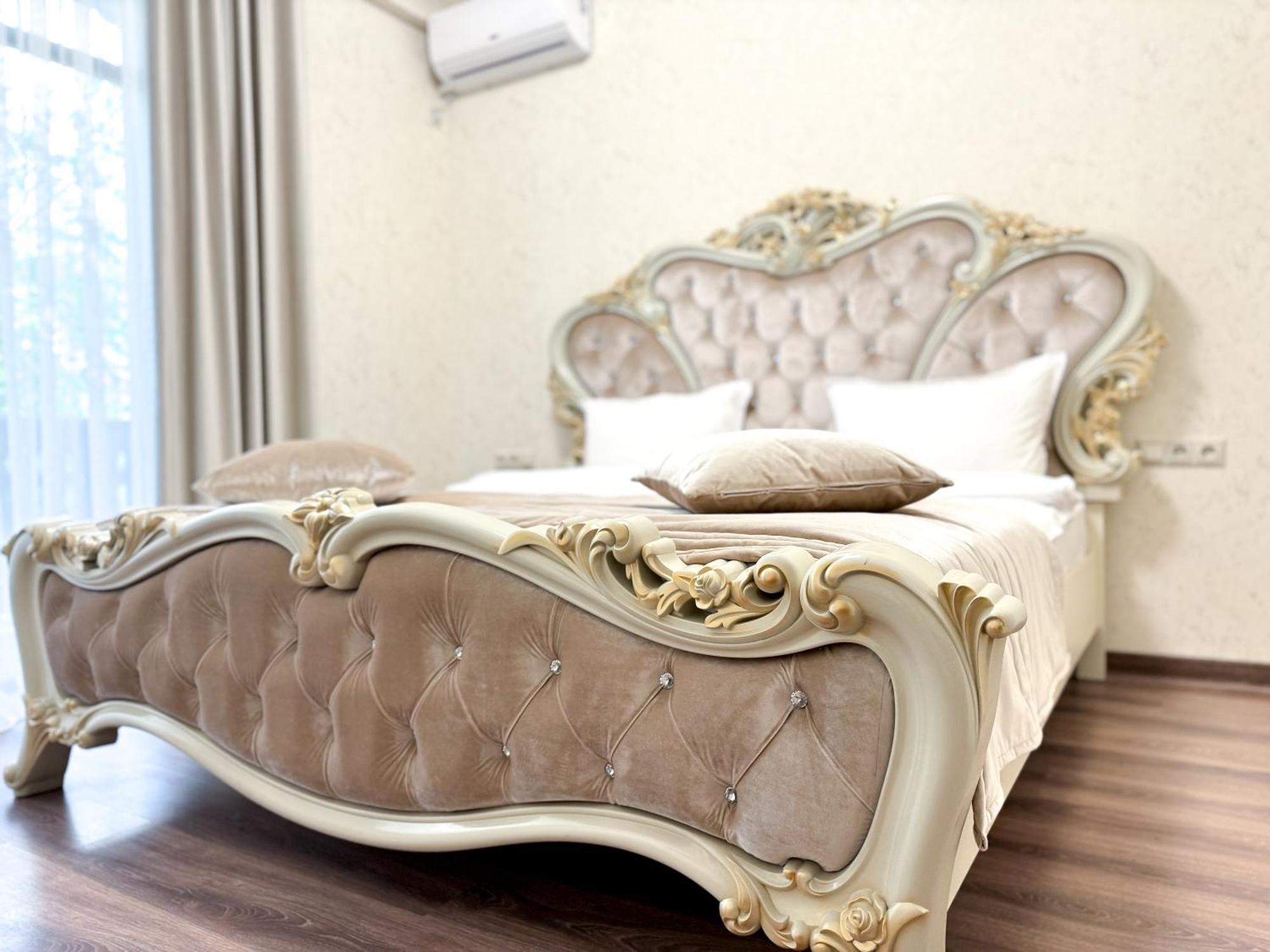 Armenia Hotel Yerevan Exterior foto
