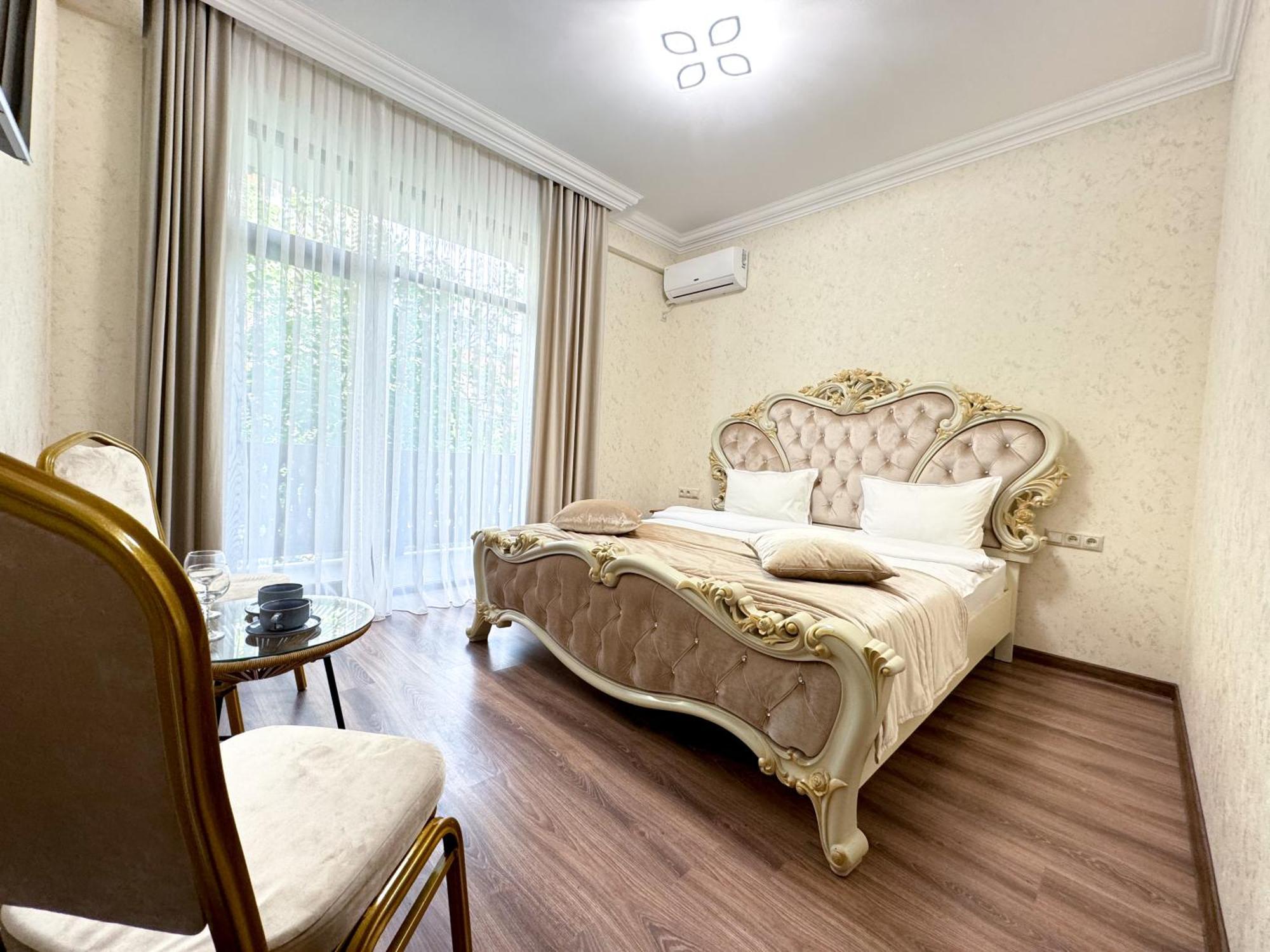 Armenia Hotel Yerevan Exterior foto