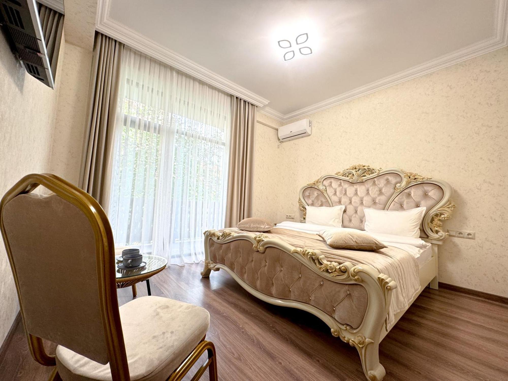 Armenia Hotel Yerevan Exterior foto