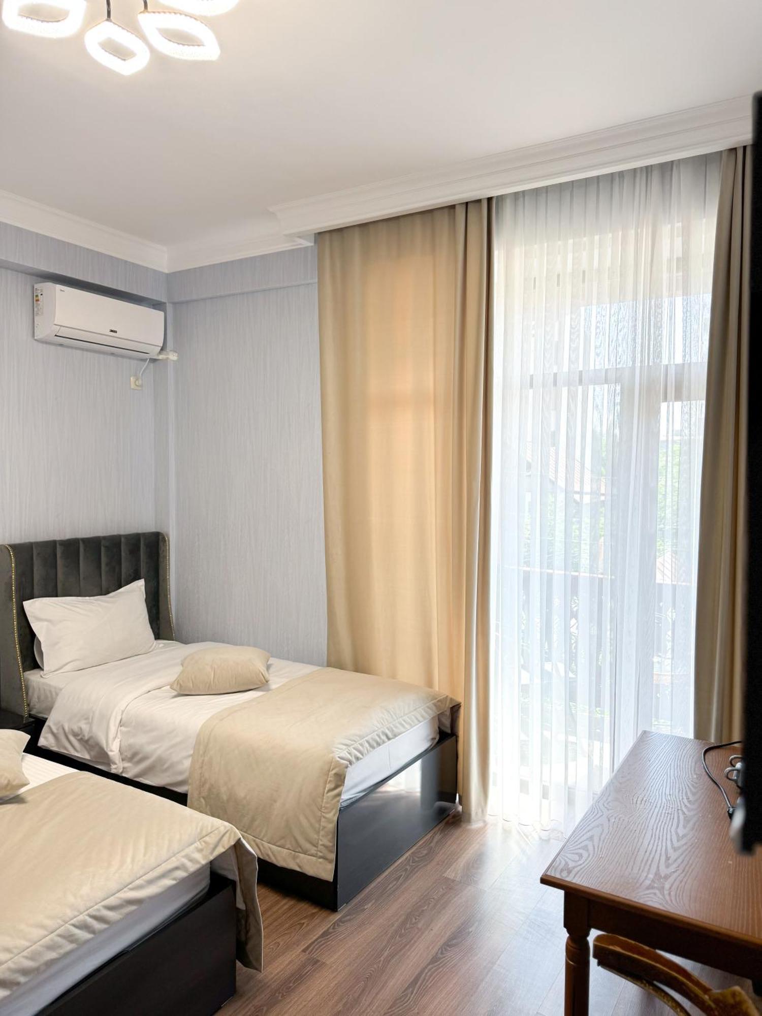 Armenia Hotel Yerevan Exterior foto