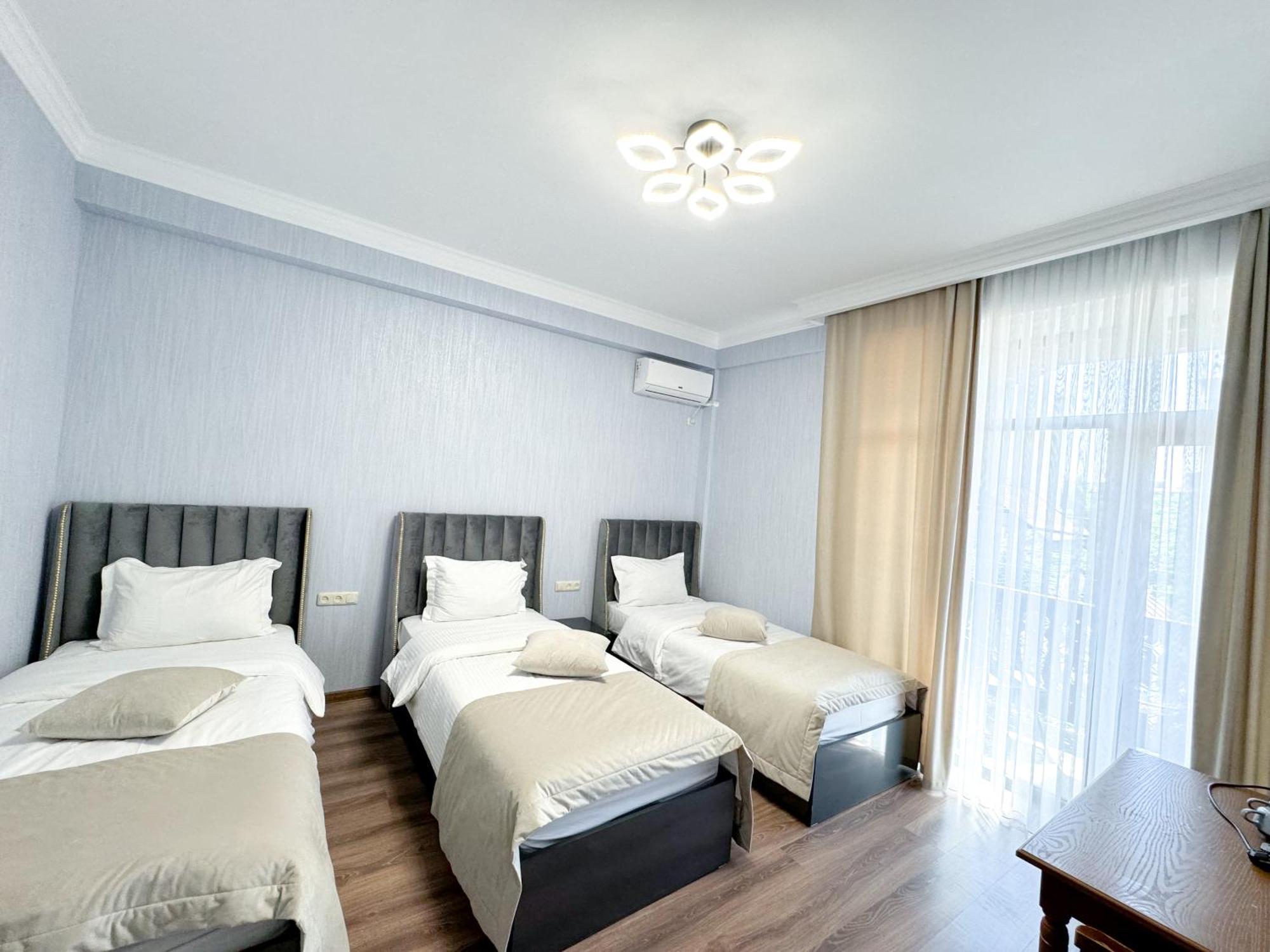 Armenia Hotel Yerevan Exterior foto