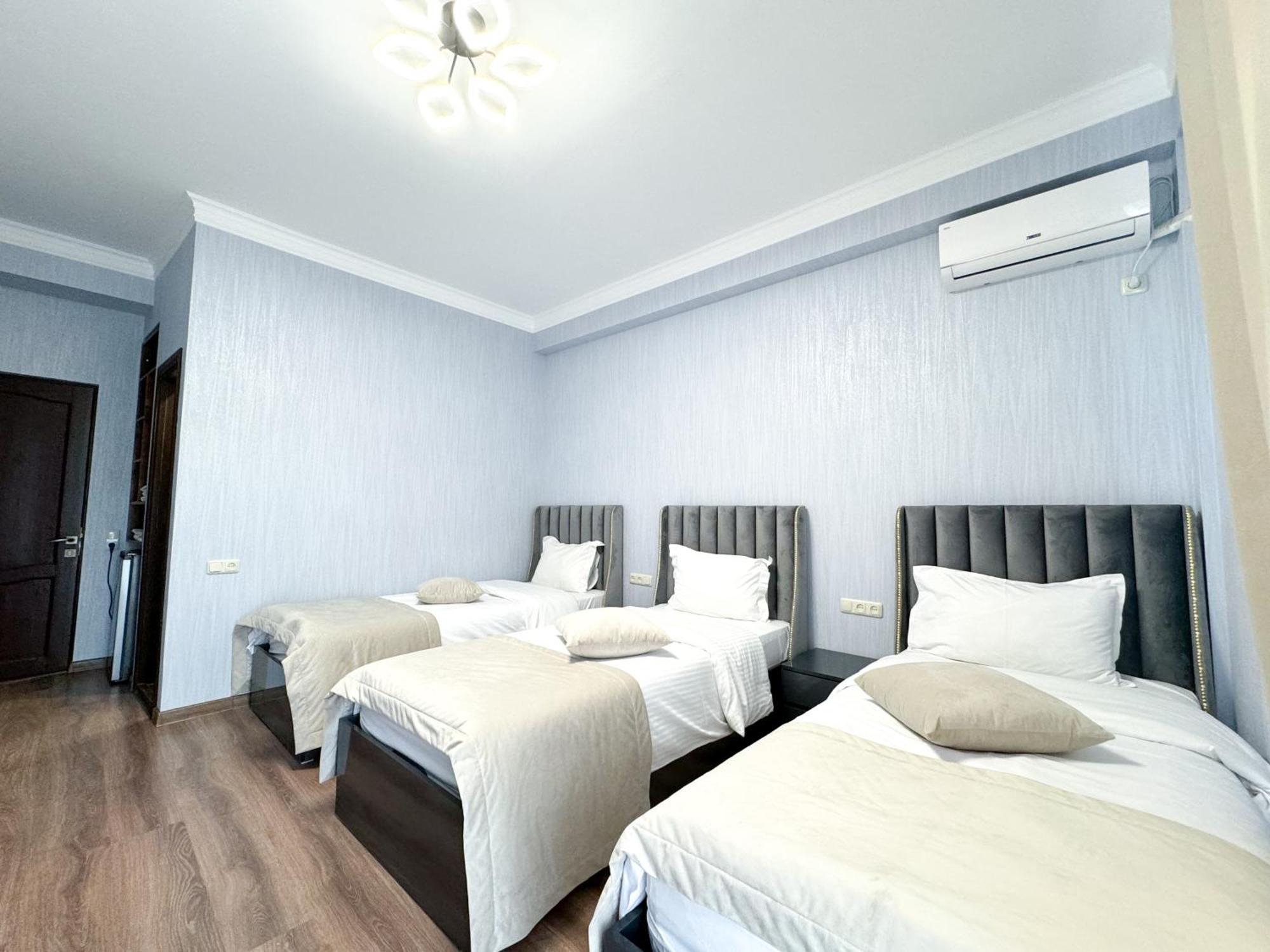 Armenia Hotel Yerevan Exterior foto