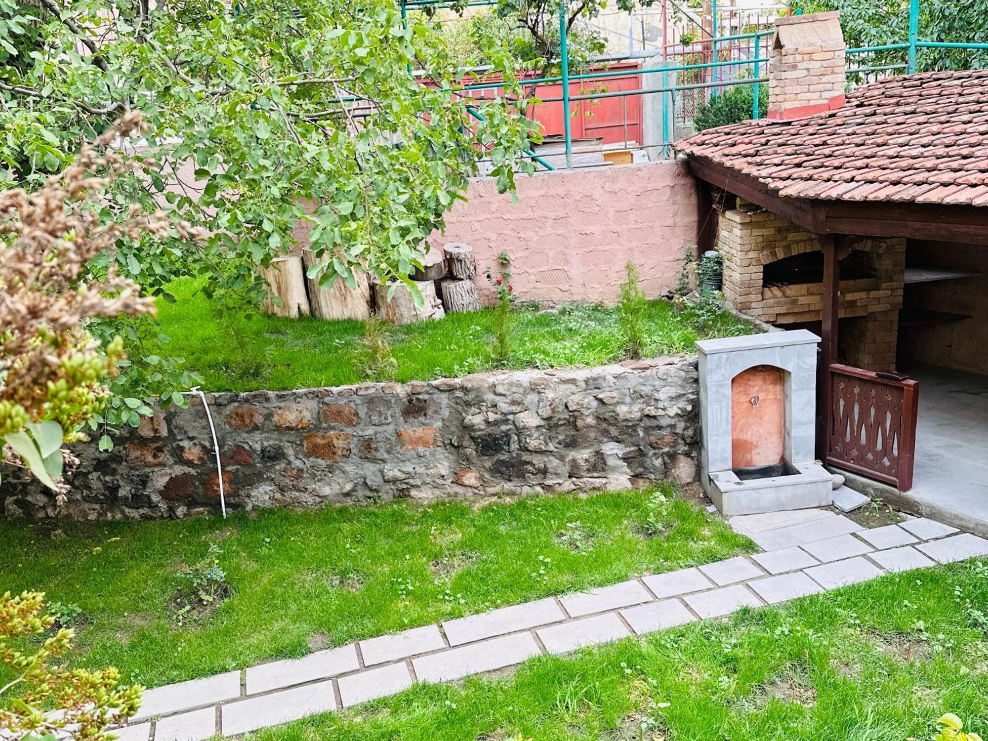 Armenia Hotel Yerevan Exterior foto